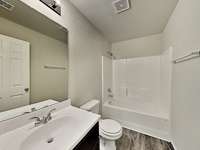 Building Photo - Very Nice 3 Bedroom 2 Bath Home in Yukon Schools