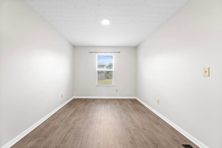 Building Photo - 328 Regency Ave