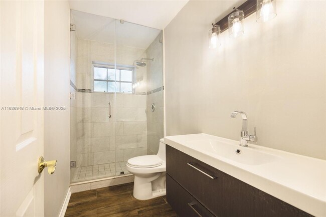 Building Photo - 600 Santurce Ave