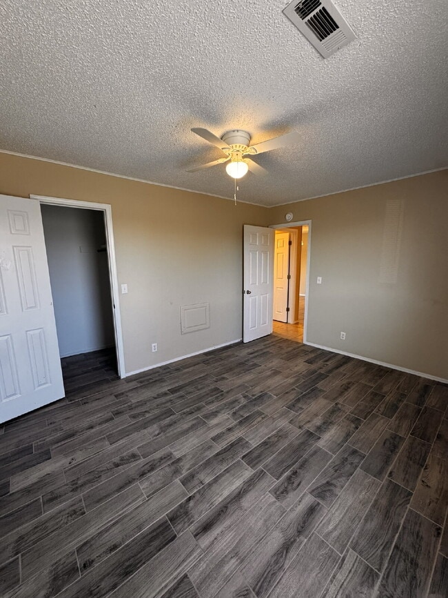 Building Photo - 1820 S 13th Pl