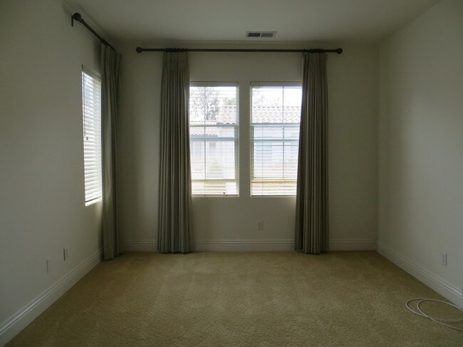 Building Photo - Spotless townhome in Pelagos Carmel Valley!