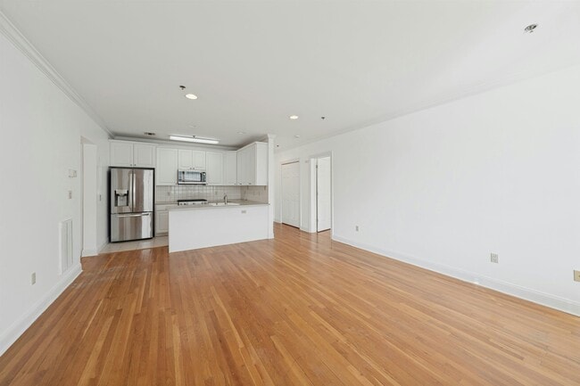 Building Photo - 82 Clinton St