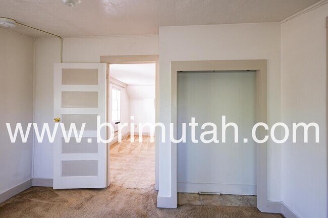 Building Photo - 368 S University St