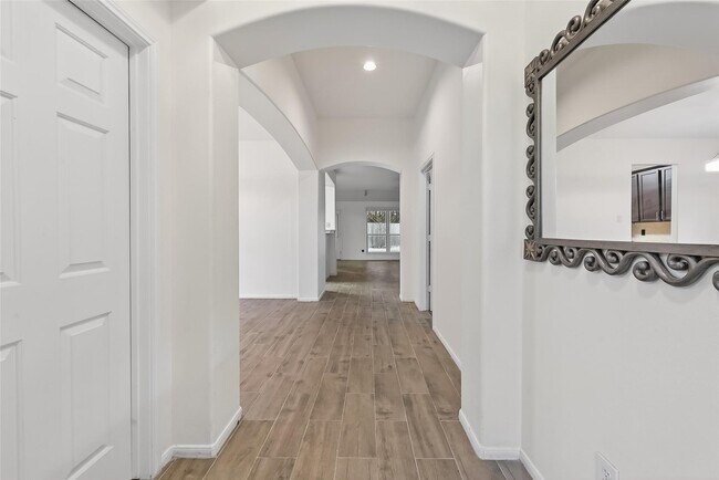 Building Photo - 5902 Capella Park Dr