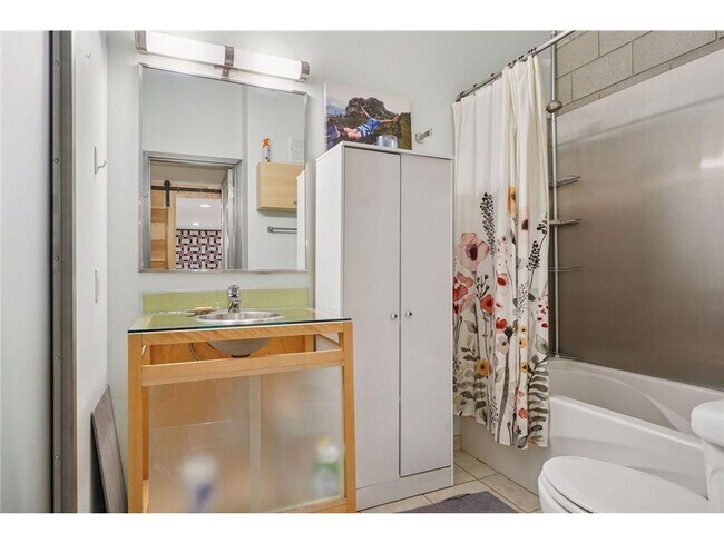 Building Photo - 801 N Washington Ave