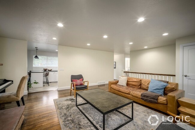 Building Photo - 3760 E Millstream Dr