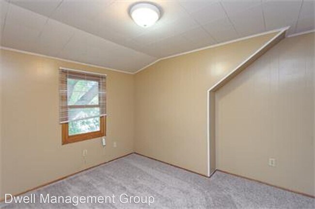 Building Photo - 5 br, 2.5 bath House - 717 13th Ave NE