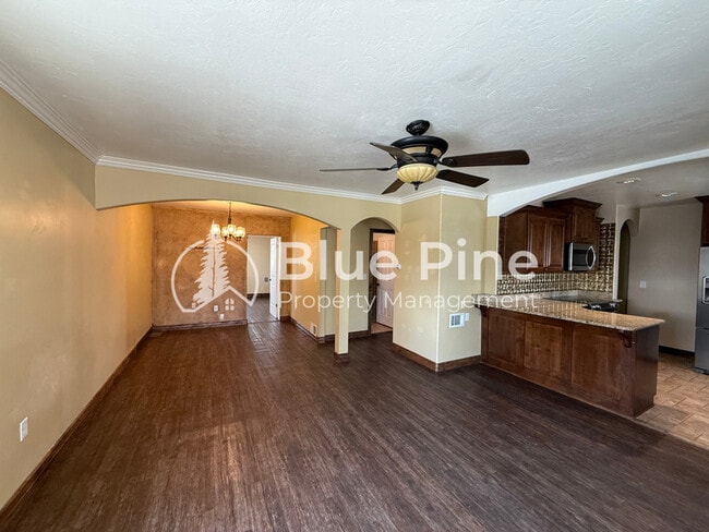 Building Photo - 321 Lomax St