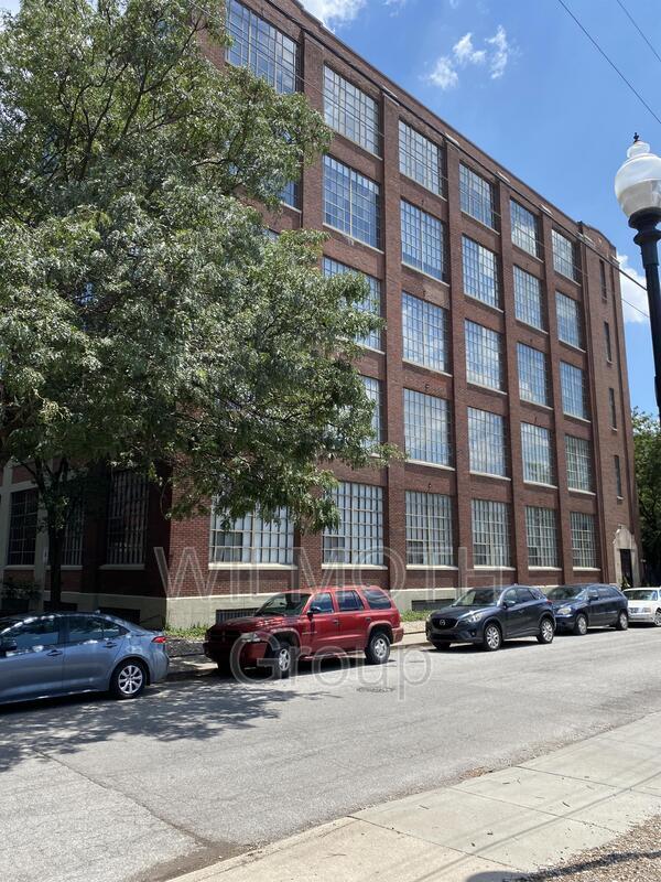 Building Photo - 611 N Park Ave