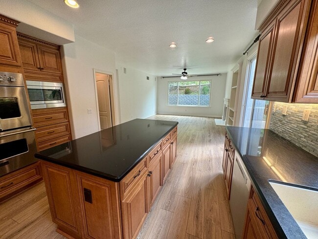 Building Photo - Beautiful Remodeled home in Dos Vientos