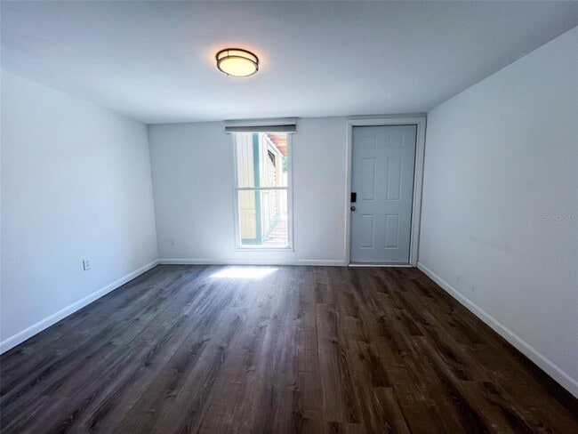 Building Photo - 3402 W Van Buren Dr