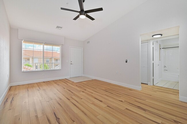Building Photo - ** 2Bed / 2Bath - Beautiful Condo in Bonit...