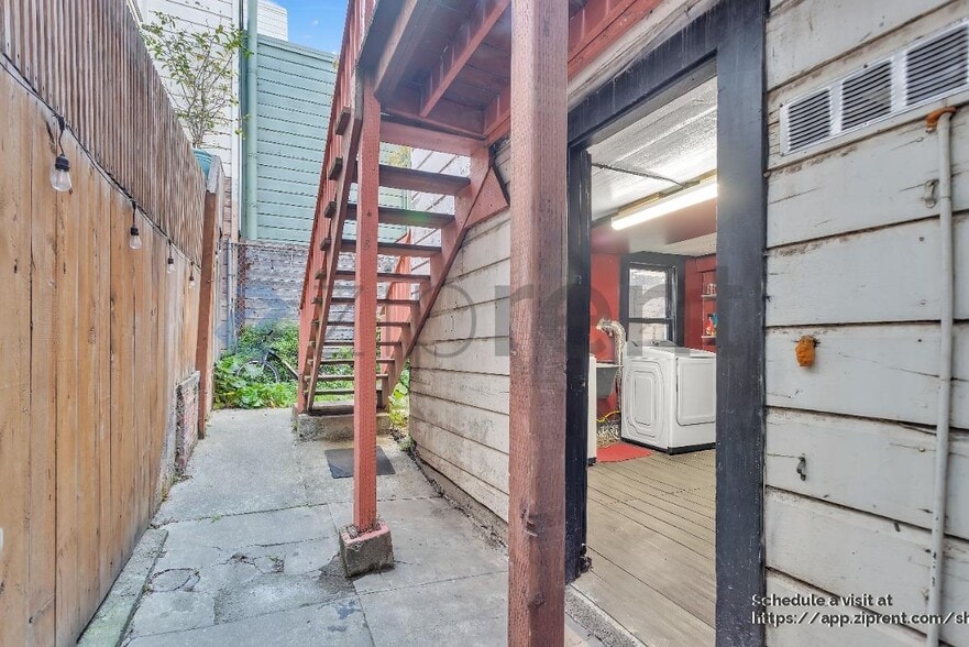 Building Photo - 484 Waller St