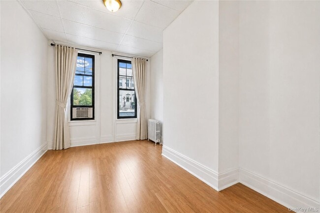 Building Photo - 71-60 69th Pl