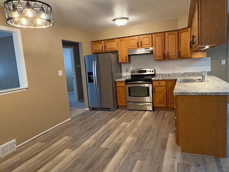 Building Photo - 35328 Lucinda Dr