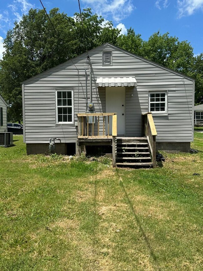 Building Photo - 2 Bedroom 1 Bath Home for Rent