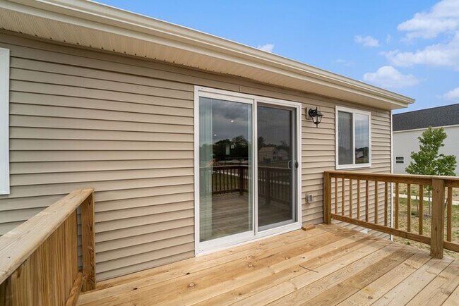 Building Photo - 4447 Pine Creek Dr