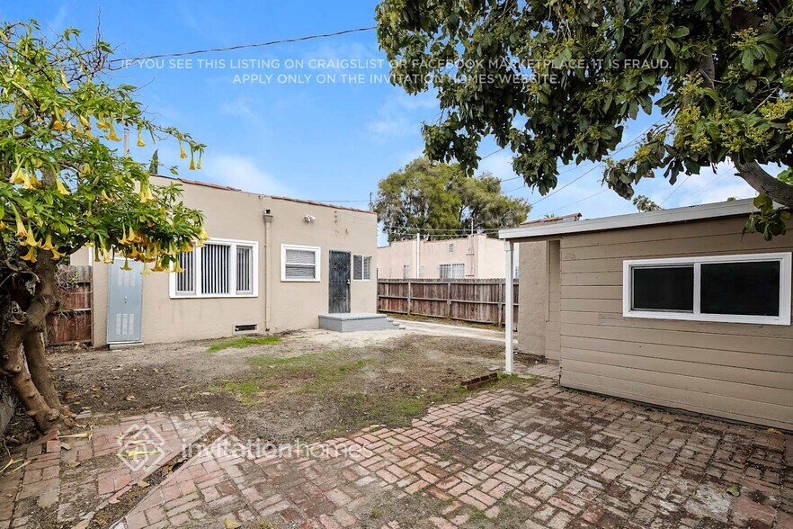 Building Photo - 1642 W 65th Pl