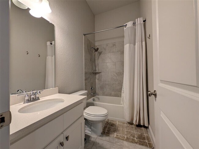 Building Photo - 125 Whistling Willow Dr