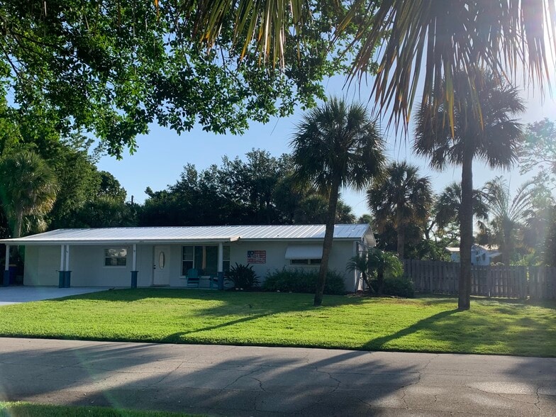 Building Photo - 3483 NE Indian Ct