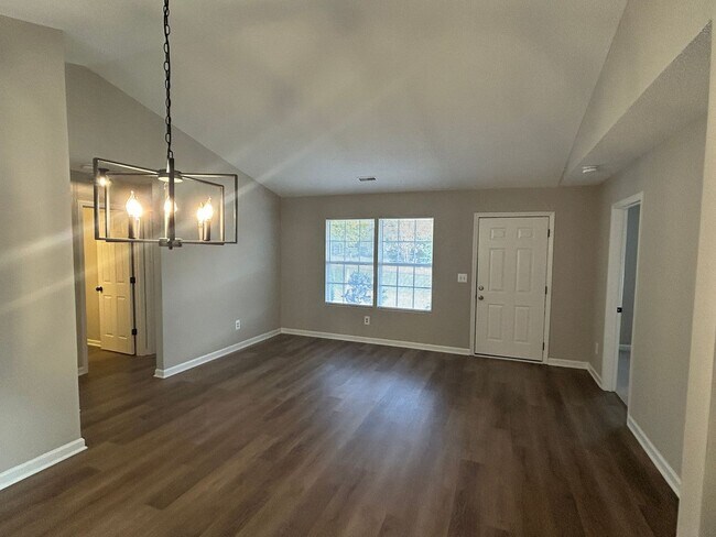 Building Photo - 2711 Ingleside Dr