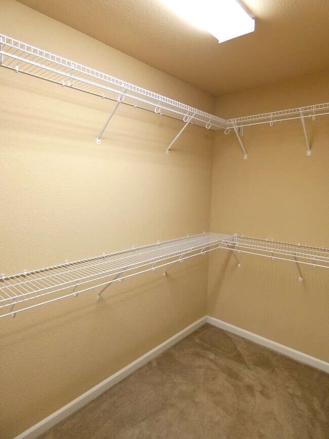 Building Photo - 4/2.5 N. Vacaville home with solar!