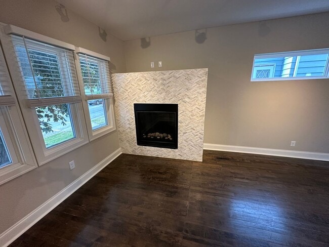 Building Photo - Port Washington Loft Duplex