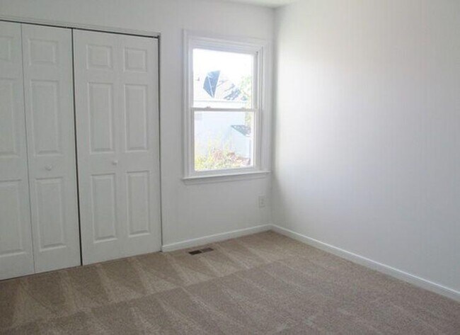 Building Photo - 1506 Kemper Street