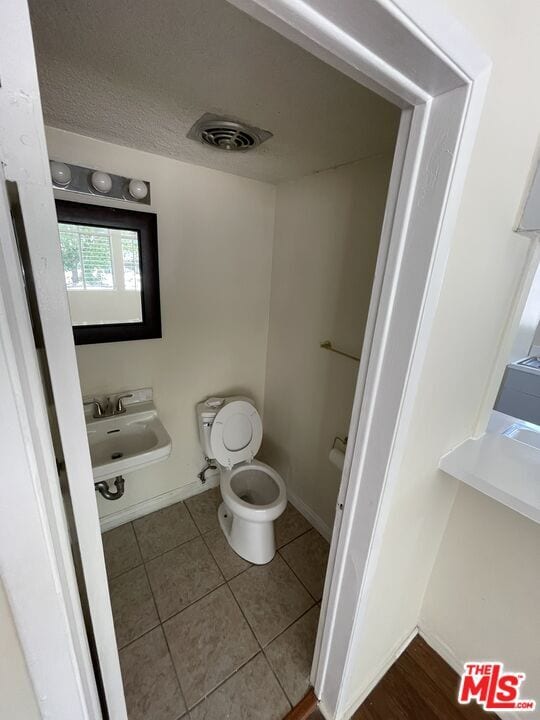 Building Photo - 205 S Elm Dr