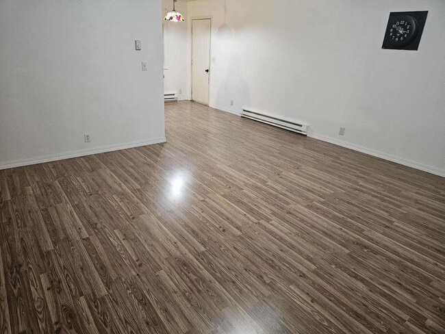 Building Photo - 365 Bare St