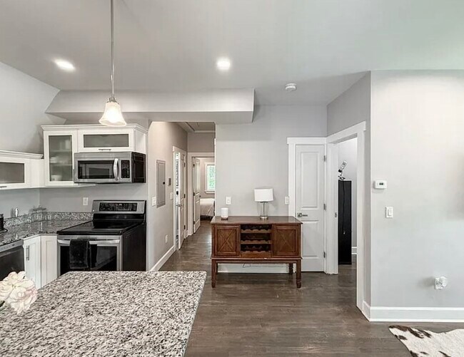 Building Photo - 468 Salem St