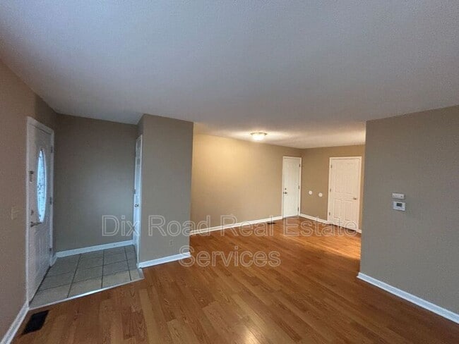 Building Photo - 3701 Greenview Dr