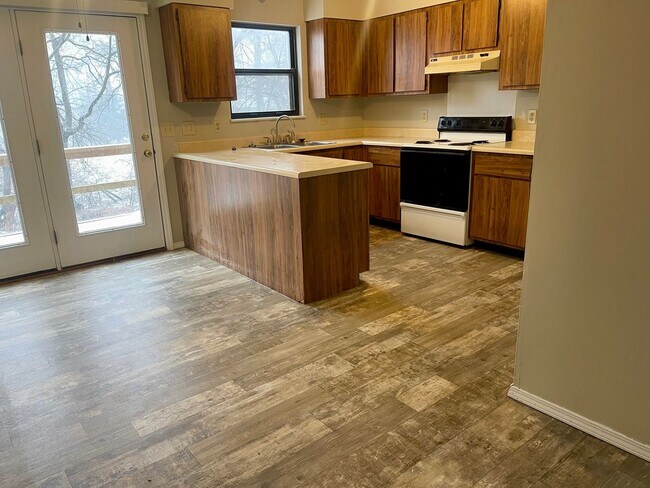 Building Photo - 618 Trojan Dr