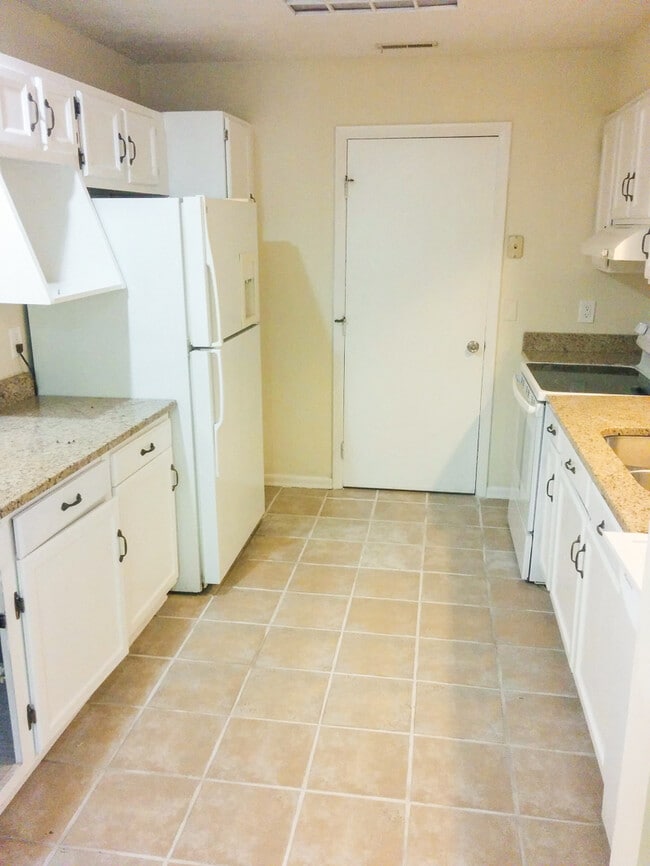 Building Photo - Charming 3-Bedroom Ranch on a Cul-de-Sac! "ASK ABOUT OUR ZERO DEPOSIT"