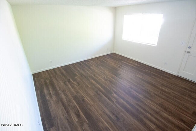 Building Photo - 1235 E Millett Ave