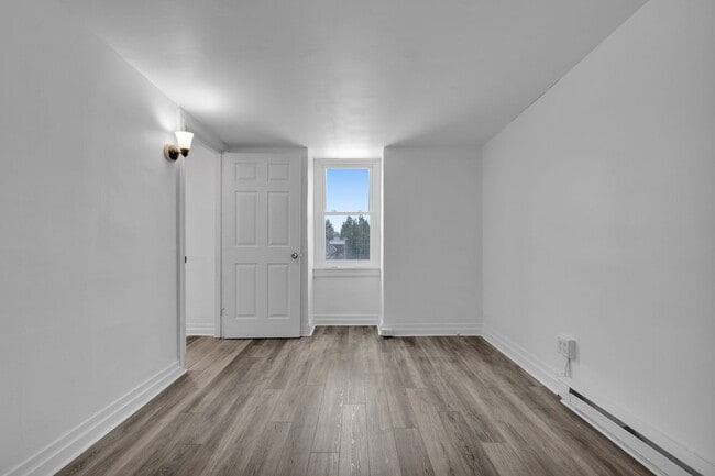 Building Photo - Spacious 5-Bed Renovated Home with Modern ...