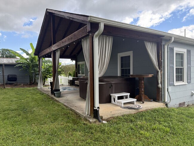 Building Photo - Adorable 2-Bedroom Cottage in Marion!