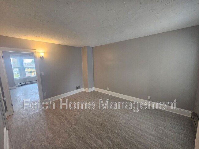 Building Photo - 826 Wallace St