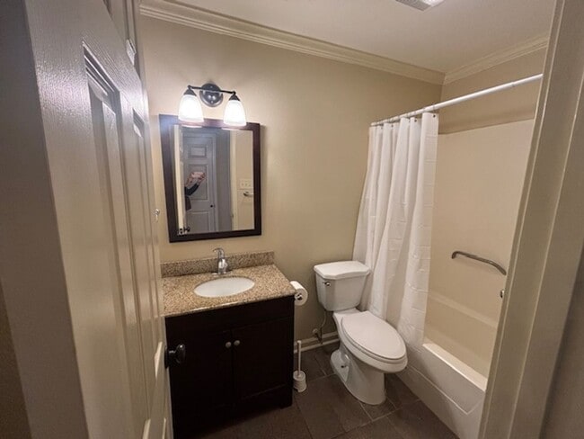 Building Photo - 6114 Parkforest Dr