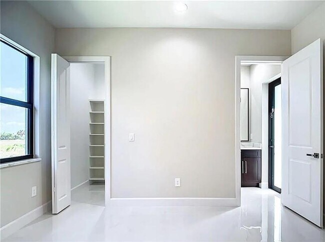 Building Photo - 4406 NW 20th Terrace