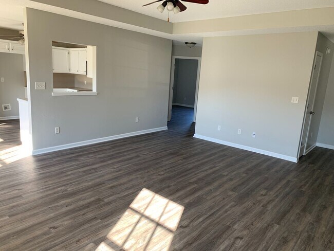 Building Photo - 329 Gathering House Dr