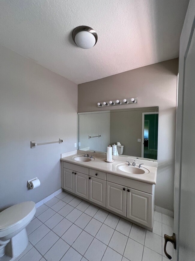 Building Photo - 10155 SW 159th Ct