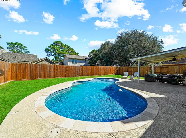 Building Photo - Welcome to Bay Glen!