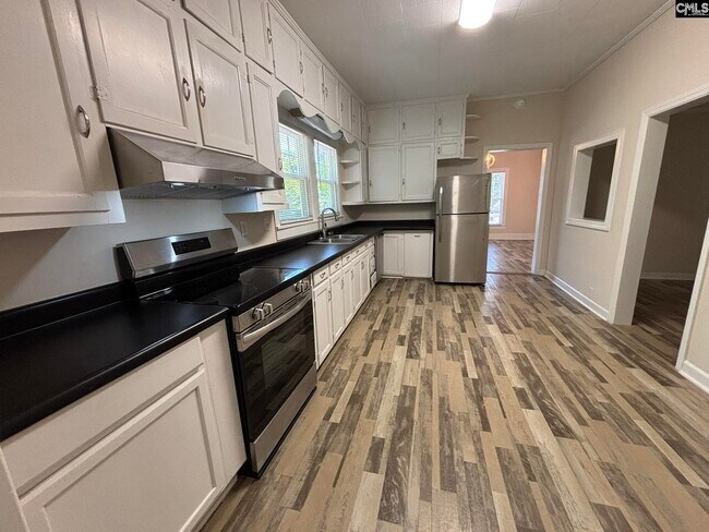 Building Photo - 161 Columbia Ave