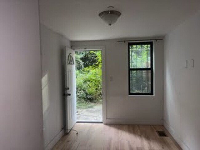Building Photo - 420 W 150th St