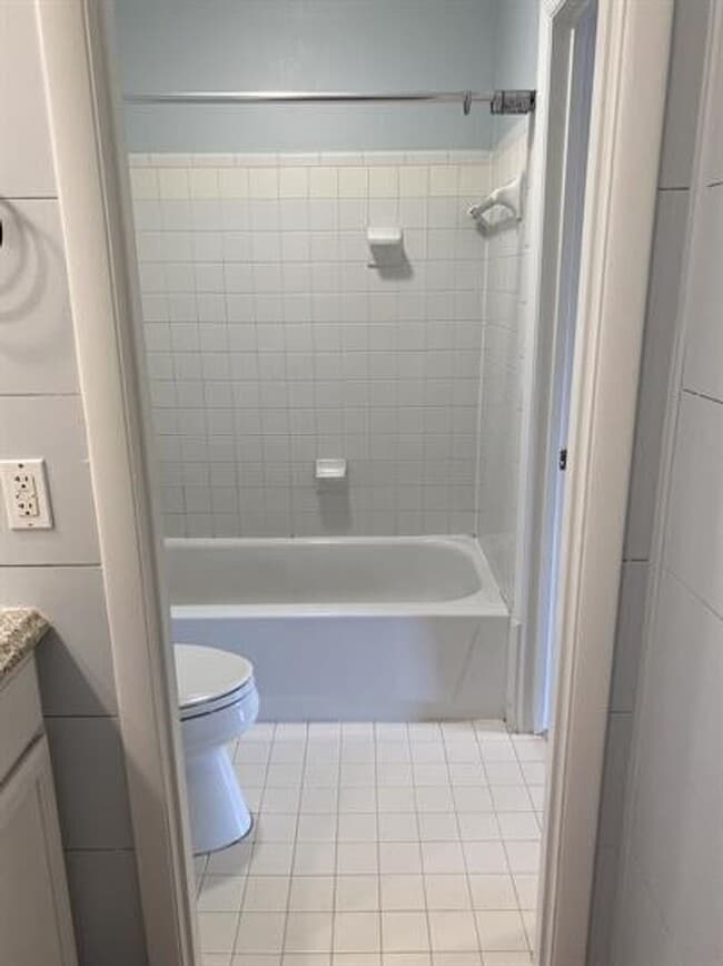 Building Photo - Green Hills Condo with Easy Access to I440