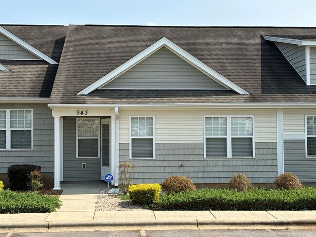 Primary Photo - Vintage Place Townhome - 3BR/2BA