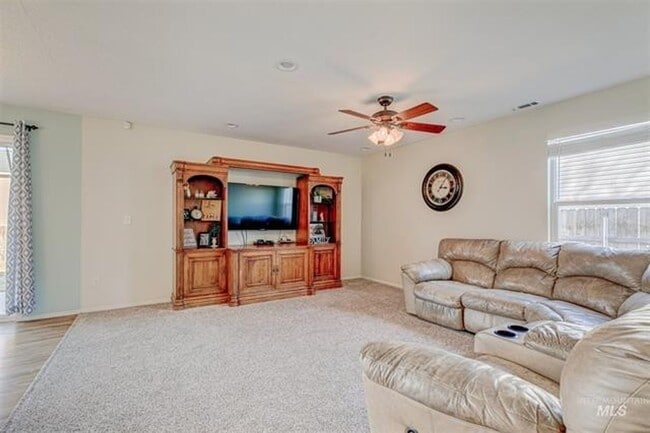 Building Photo - 5 Bedroom Home in South Boise _ Community ...