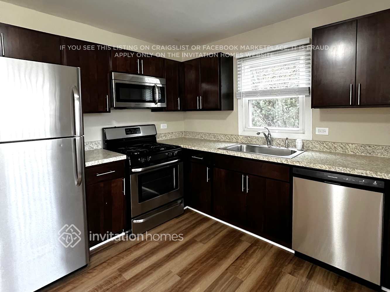 Building Photo - 15447 David Ln