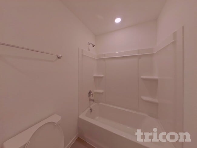 Building Photo - 3028 Yellow Pne Ave